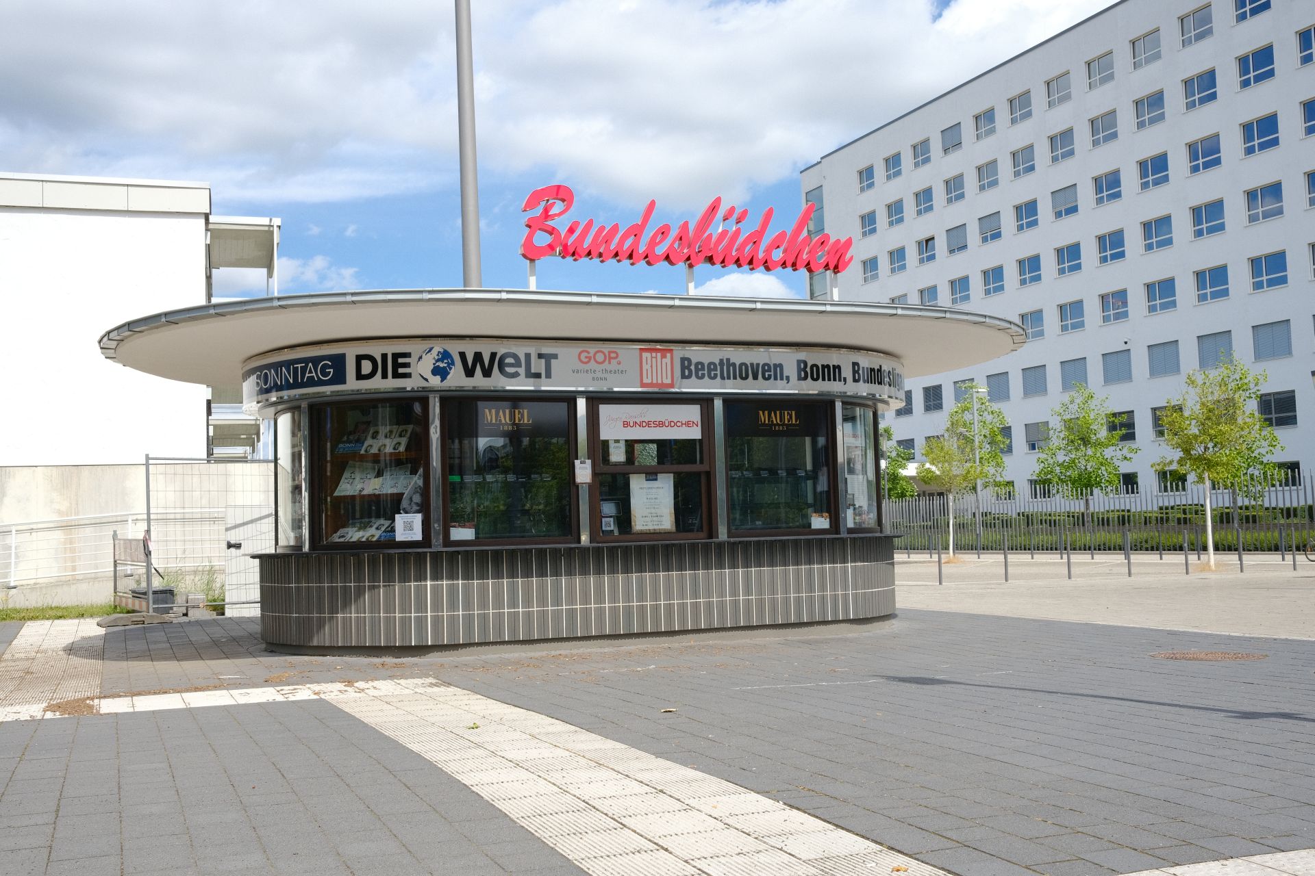 Bundesbüdchen f/8 1/210sec ISO-160 23mm