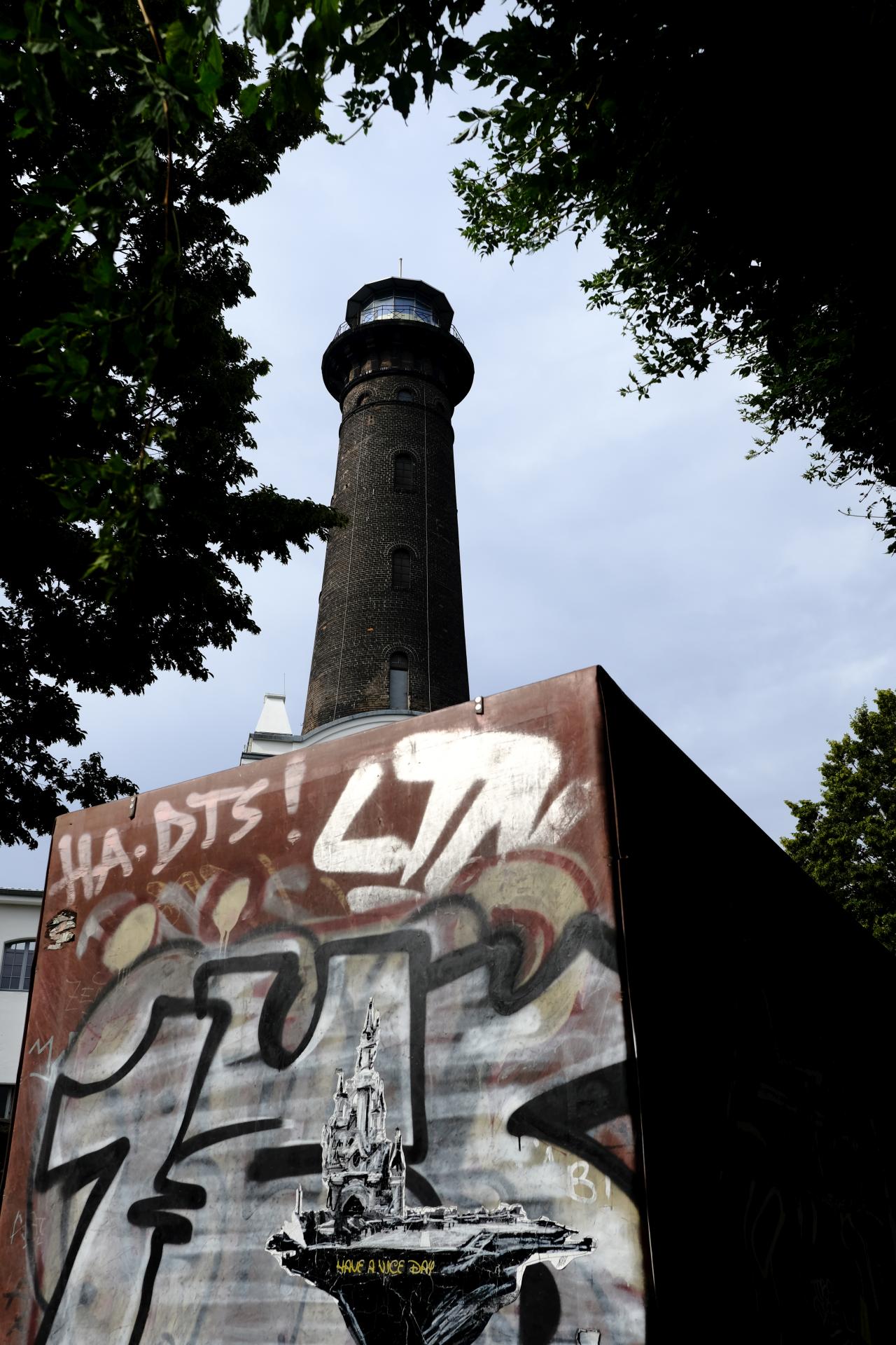 Helios Turm f/8 1/340sec ISO-200 23mm