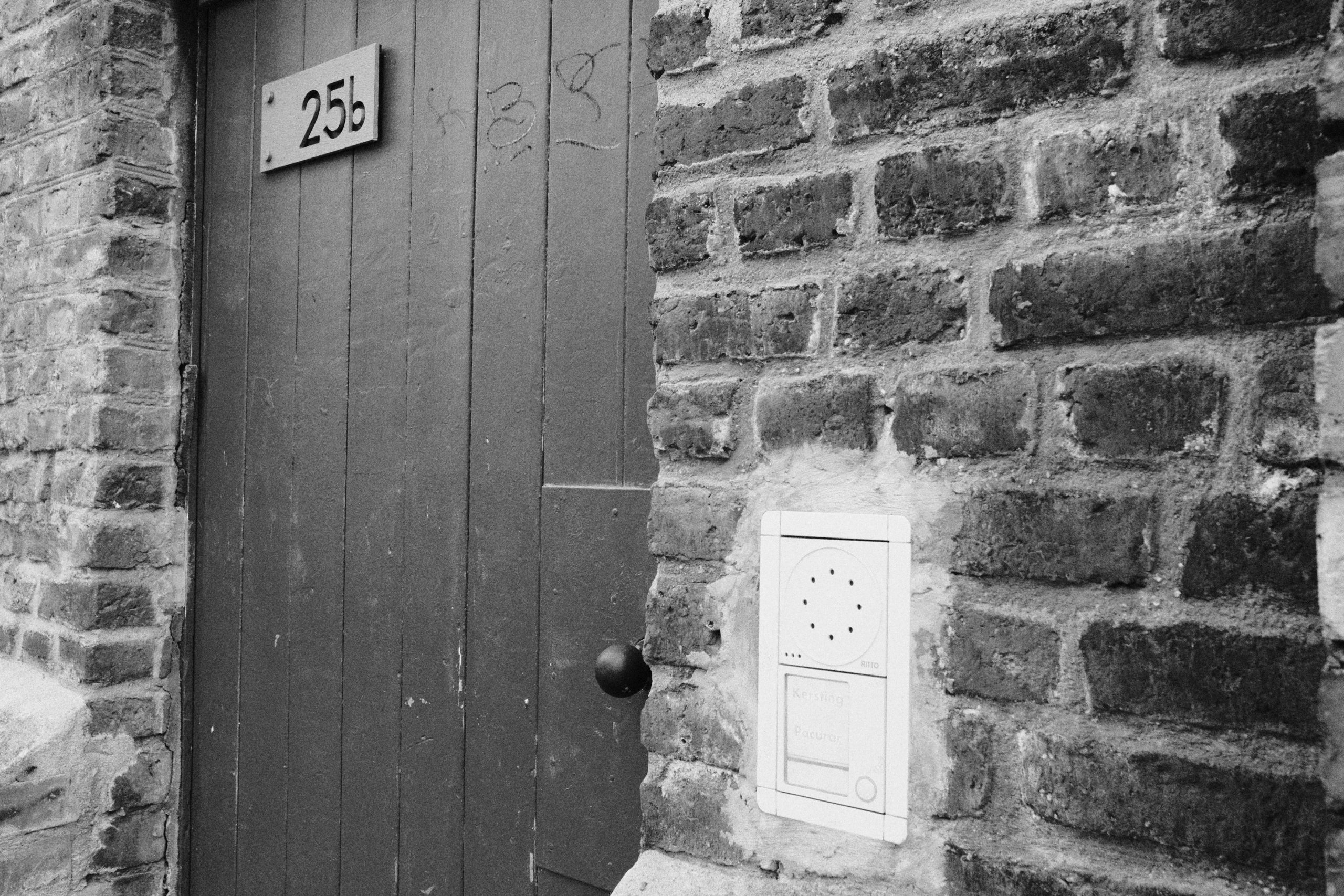 Haustür f/8 1/170sec ISO-12800 23mm
