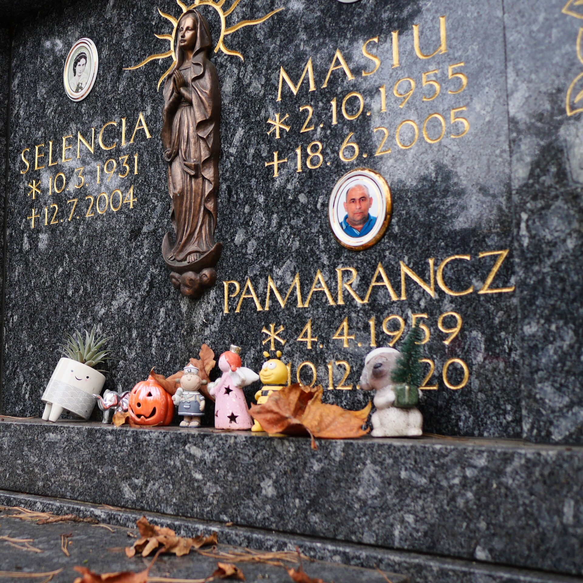 P1279877