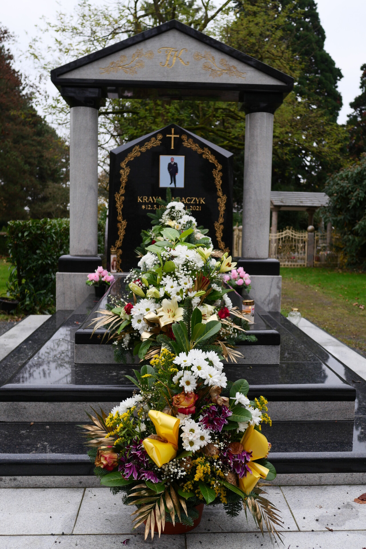 P1279890