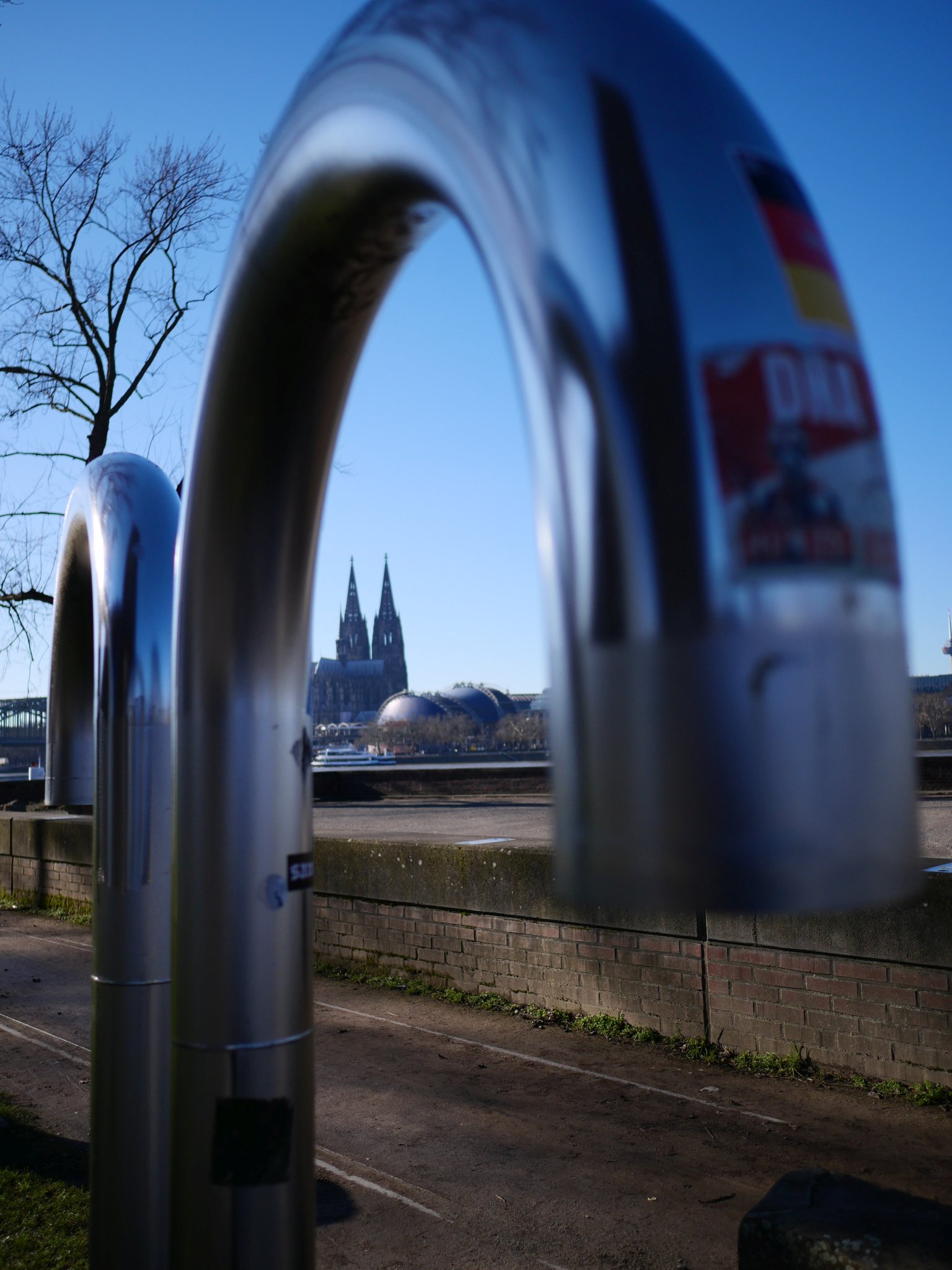 Dom zwischen Bögen