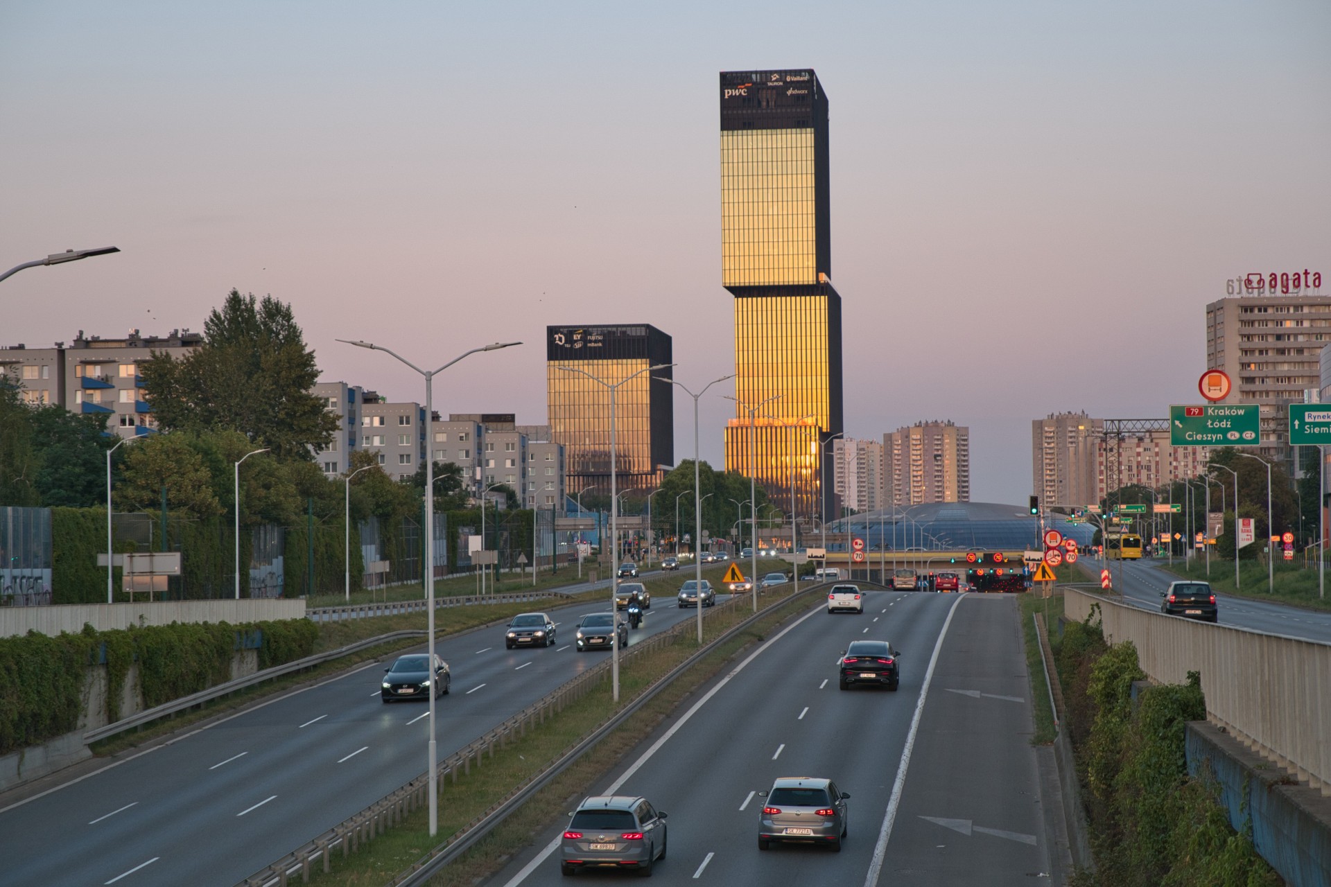 EM100762