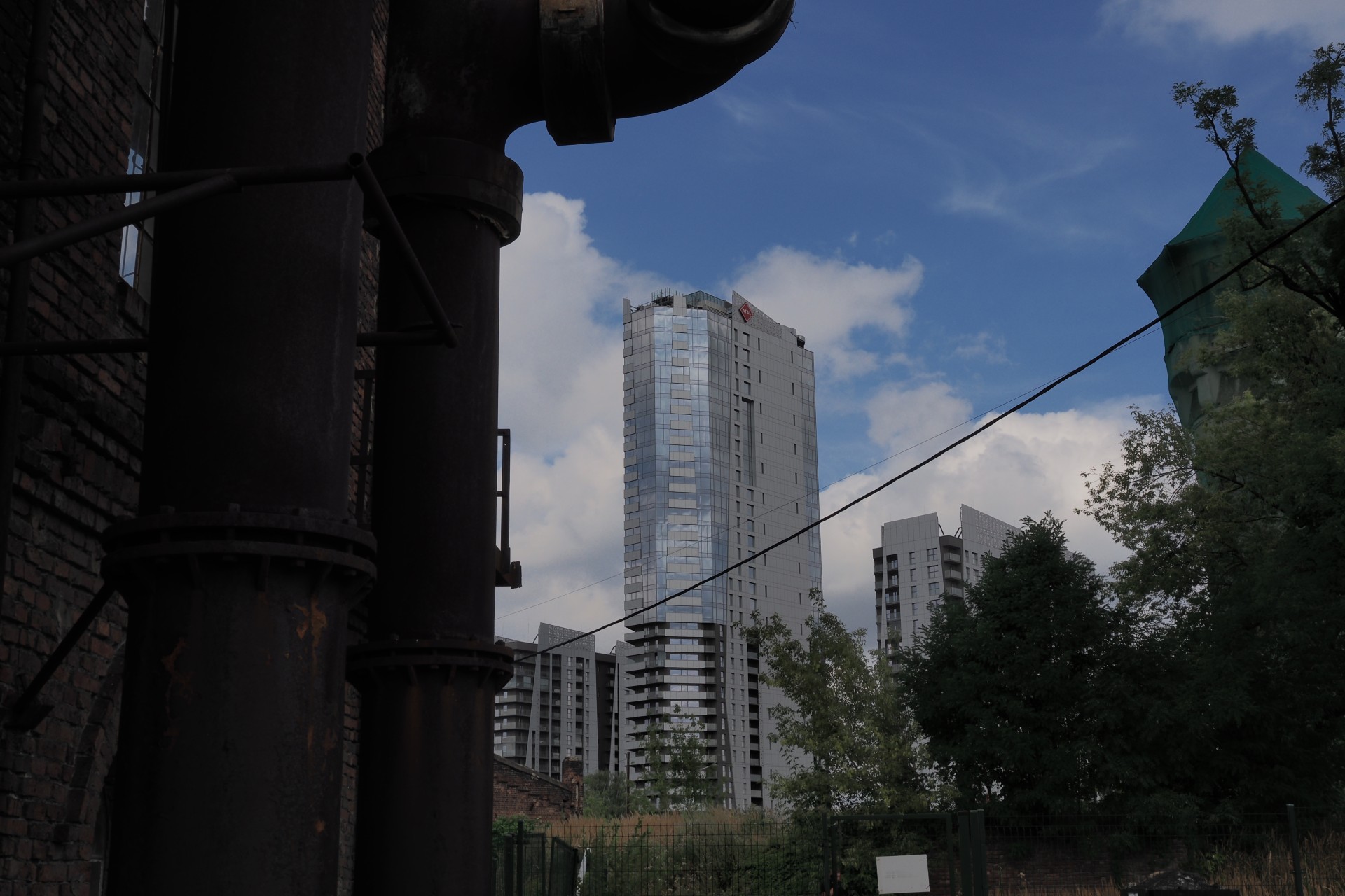 EM100794